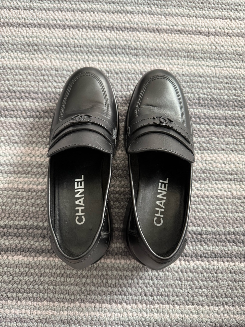 CHANEL Black Leather CC- Platform Slip-On Loafers - 37.5 - Authentic - Picture 8 of 16